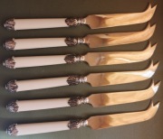 Sztućce do sera z uchwytami w kolorze kości słoniowej