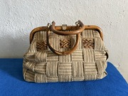 Piękna włoska torebka ze złotymi okuciami