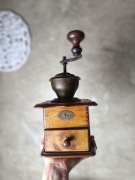 Duży zabytkowy sygnowany młynek do kawy pieprzu ziół zassenhaus