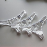 Stringi damskie 3-pak. Elegancki z jedwabiu naturalnego