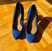 Szpilki na platformie z wysokim obcasem w kolorze chabrowym 