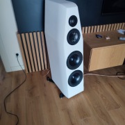 Obudowy kolumn inspiracja Kharma Elegance DB9