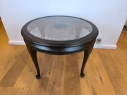 PIĘKNY OKRĄGŁY DREWNIANY STOLIK Z RATANOWYM BLATEM, POLECAM
