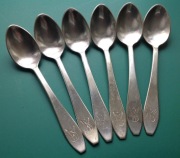 Zestaw posrebrzanych łyżeczek z monogramem