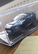 Model auta Ford Mustang GT (2015)Gablotka + Gazetka 
