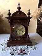 Zegar JUNGHANS ok. 1895 -1900  kapliczka eklektyczna orzech loft