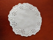 Serwetka okrągła szer 24 cm. Haft richelie, biała.