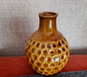 Mały wazonik na jeden kwiat. 