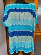 Niebiesko-turkusowa bluzka oversize ze srebrną nitką ażurowa dzianinowa