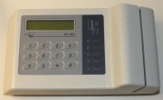 Kontroler na karty magnetyczne z wyświetlaczem LCD i klawiaturą SD-100 c 