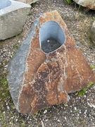 Donica z kamienia. Niech skała ożyje rośliną.