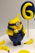 Figurka Minionek z bananem z masy cukrowej na tort Topper Najwyższa jakość 