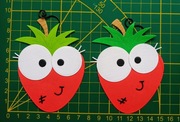 Papierowe scrapki - zabawna truskawka