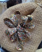 Spektakularna pozłacana broszka-wisior 2w1 wymiary 7,5 cm x 6 cm