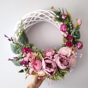 Wianek wiosenny w odcieniach różu 