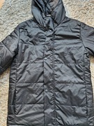 Czarna kurtka chłopięca rozmiar 164 z kapturem