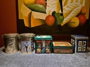 Kolorowe pudełka blaszane ozdobne