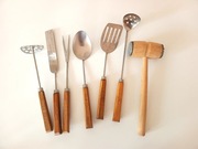 stare kolekcjonerskie drewniane przybory kuchenne z czasów prlu zestaw