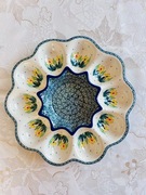 Talerz na 10 jaj, jajecznik w żonkile, narcyzy, dek. 2122, Bolesławiec