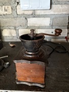 Stary młynek do kawy – vintage, retro, kolekcjonerski