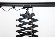 Sufitowy system zawieszania lamp do studia fotograficznego
