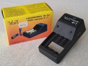 VOX ładowarka akumulatorów NiCd Automatic 4x1 AA z lat 90.