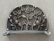 Ciekawy metalowy serwetnik