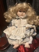 Porcelanowa lalka kolekcja "Płacz" lata 80