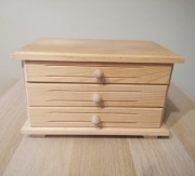 Drewniana mini komoda 