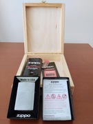 Zestaw zapalniczka Zippo z akcesoriami w drewnianym pudełku 