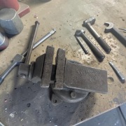 Stare ciężkie imadło szczęki 100 mm