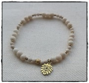 Bransoletka elastyczna beżowa kamień rzeczny naturalny zawieszka monstera