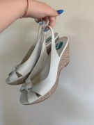 Sandały na koturnie BATA 