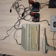 Komputer Atarii 65 XE , stan nie znany dioda się świeci po podłączeniu