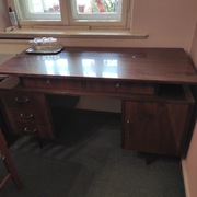 Biurko wysoki połysk , kolor kasztan, z lat 70-tych