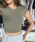 ZARA krótka koszulka top Crop z modelem bluzka khaki Bershka stradivarius