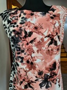 Sukienka ciemny pudrowy róż kwiaty wzory panterka