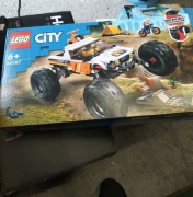 Zestaw klocków LEGO City Przygody samochodem terenowym z napędem 4x4 60387
