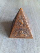 Pamiątka z Egiptu piramida ciężka zdobiona (B76)