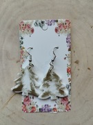 Rękodzieło kolczyki choinki z żywicy epoksydowej biel ze złotem 