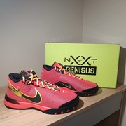 Nike LBJ NXXT Genisus r. 45,5 (29,5 cm) Bright Crimson/Laser Orange