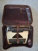 Kultowa maszyna do pisania Predom Łucznik 1301 – PO SERWISIE + Zestaw