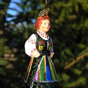 Łowiczanka bombka - figurka w stroju regionalnym od Bombkarnia