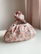 Torebka handmade typu scrunchie bag w kwiaty