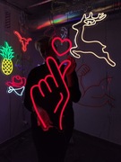 K-Pop Romantyka: Neon LED znak serca