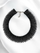 Czarne koralikowe naszyjnik boho – ażurowa klasyczna krywulka