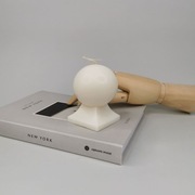 Świeca sojowa dekoracyjna kula na podeście