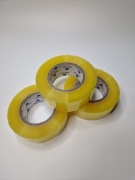 Mega duża rolka taśmy przezroczystej, aż 200 m.