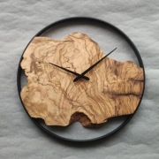 Drewniany zegar ścienny. Drewno Oliwne 35 cm