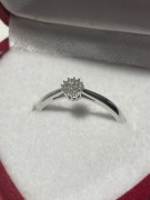 Pierścionek Apart, białe złoto i diament